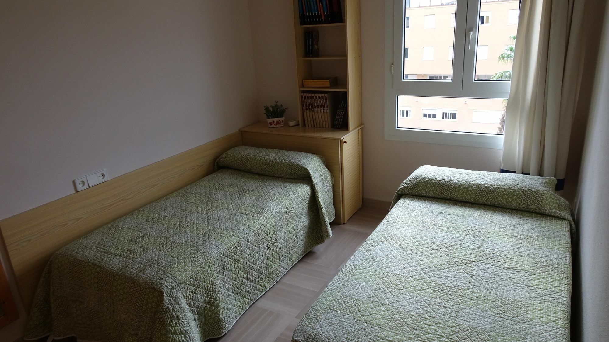 Piso Exclusivo En Zona Residencial. Manolete Apartamento *
