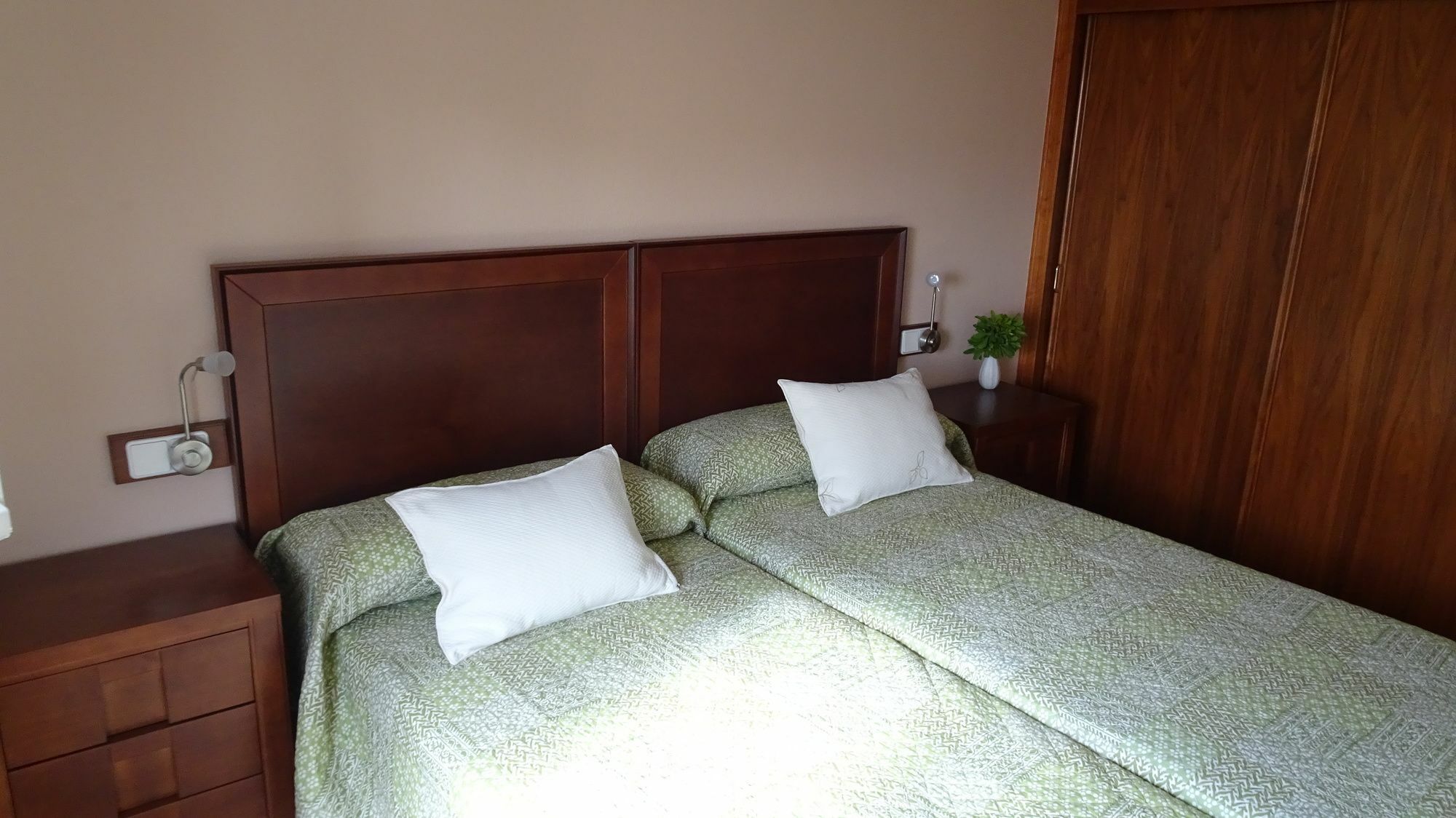 Piso Exclusivo En Zona Residencial. Manolete Apartamento